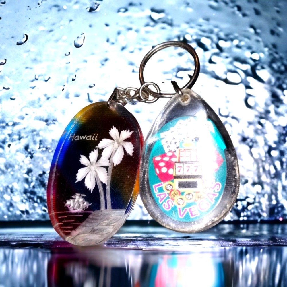 Gorgeous vintage Hawaii an Las Vegas keychains